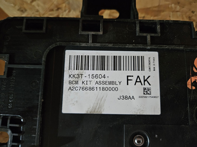 Блок запобіжників задній, салонний KK3T15604FAM FORD