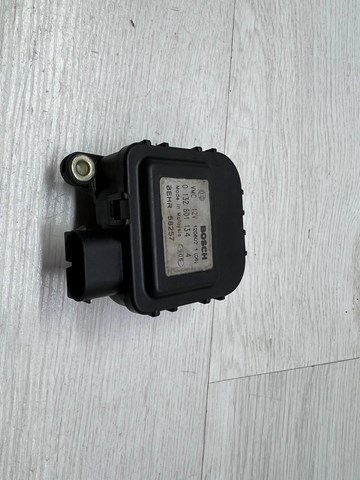 Мотор заслінки печі 0132801134 BOSCH