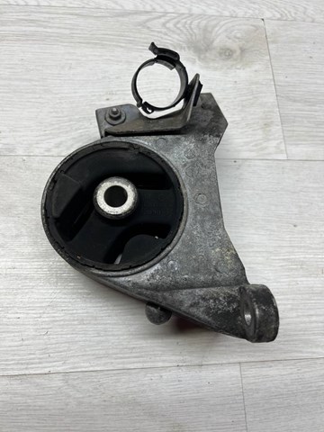 Подушка передньої опори двигуна 13112029 GM