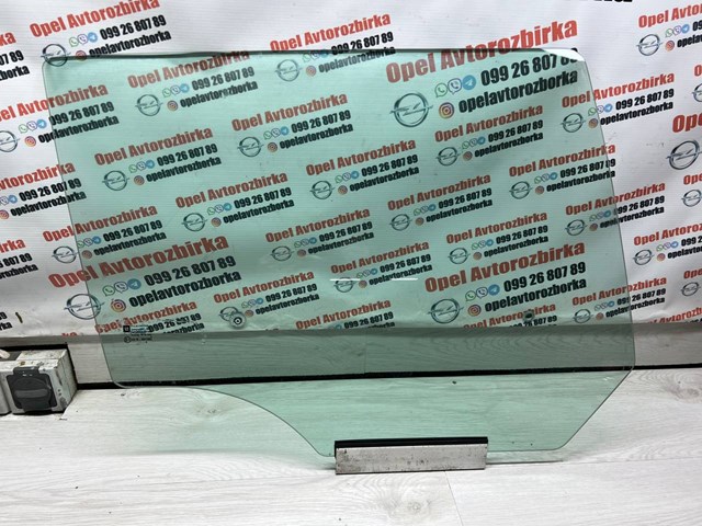Скло задніх дверей, правих 5161464 GM