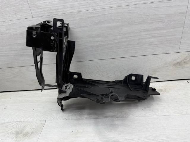 Кріплення фари передньої, лівої 51647200793 BMW