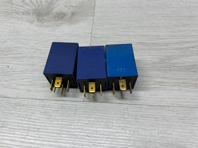 Реле склоочисника 90240092 GM