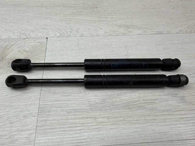Амортизатор під капот 90463721 GM