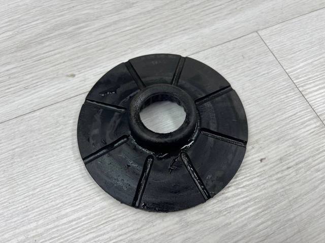 Проставка (гумове кільце) пружини задньої, нижня 90538496 GM