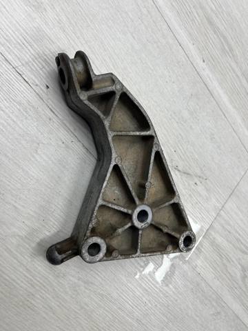 Кронштейн подушки (опори) двигуна, задньої 90575233 GM