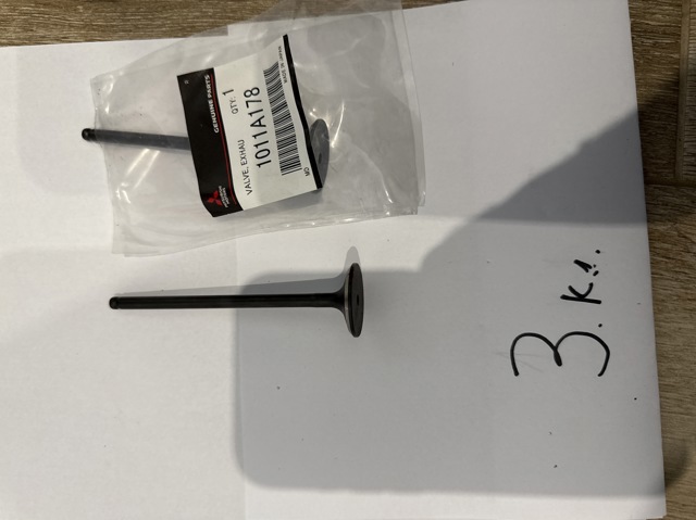 Випускний клапан двигуна 1011A178 MITSUBISHI