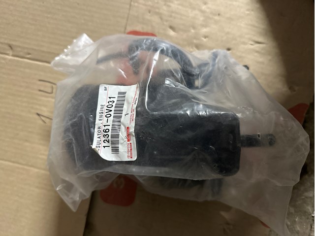 Подушка передньої опори двигуна 123610V031 TOYOTA