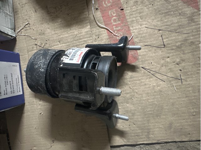 Передня опора двигуна 1236136080 TOYOTA