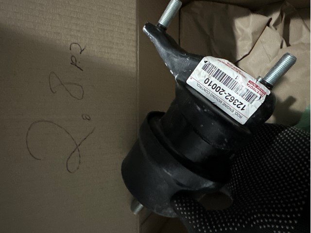 Подушка (опора) двигуна, права передня 1236220010 TOYOTA