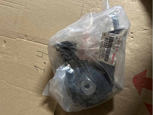 Подушка (опора) двигуна, задня 1237122220 TOYOTA