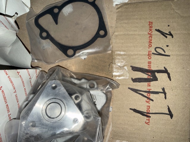Насос охолоджуючої рідини 1300A083 MITSUBISHI