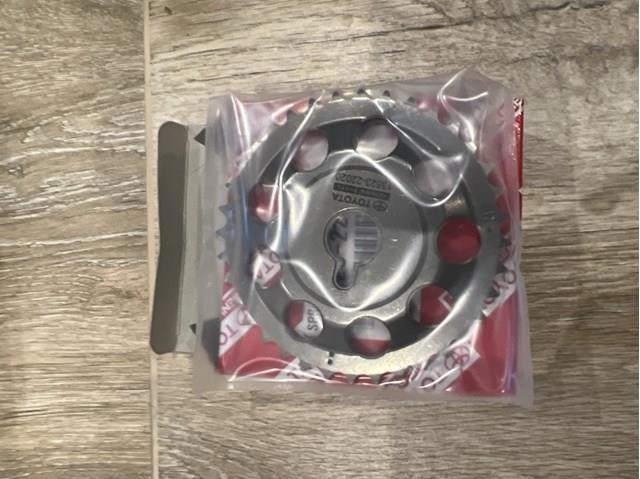 Зірка-шестерня розподільного валу двигуна,випускного 1352322020 TOYOTA