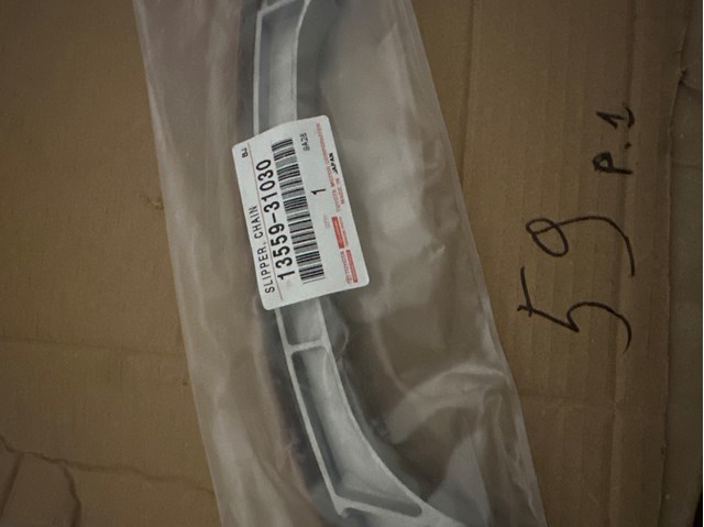 Планка успокоителя ланцюга ГРМ 1355931030 TOYOTA