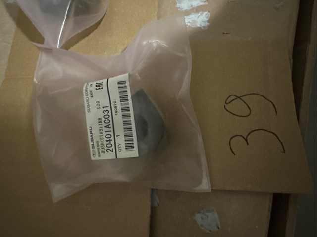 Подушка стабілізатора передня 20401AC031 SUBARU