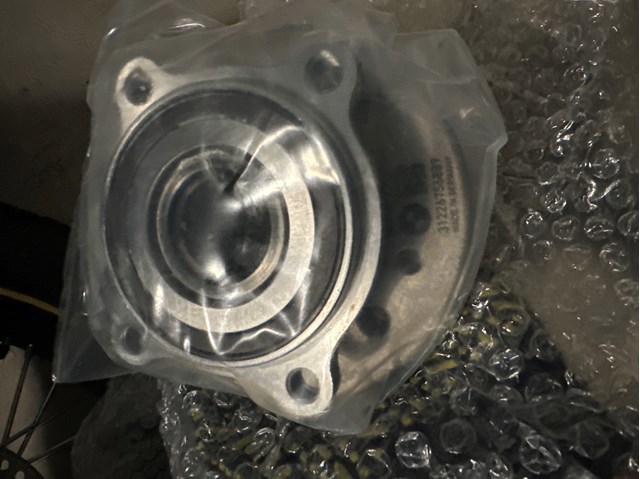 Маточини передніх коліс 31226756889 BMW