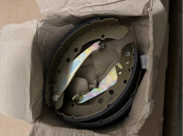 Колодки гальмівні задні, барабанні 357609526C VAG
