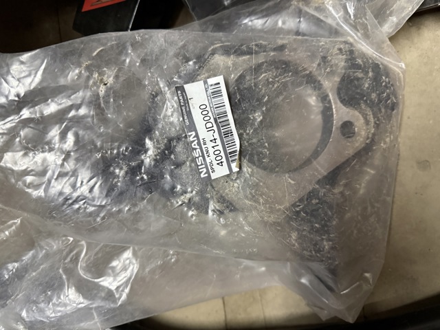 Цапфа поворотного кулака 40014JD000 NISSAN
