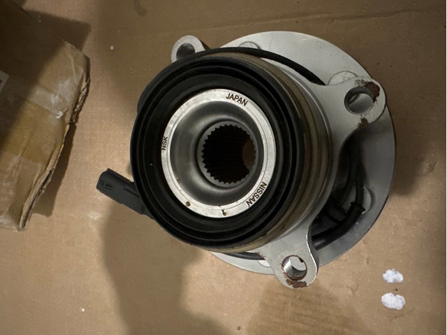Колеса і маточини 402021LB0B NISSAN