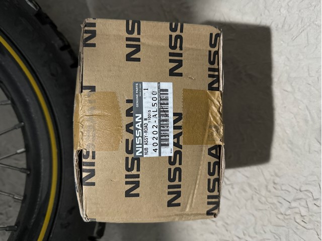Колеса і маточини 40202AL500 NISSAN