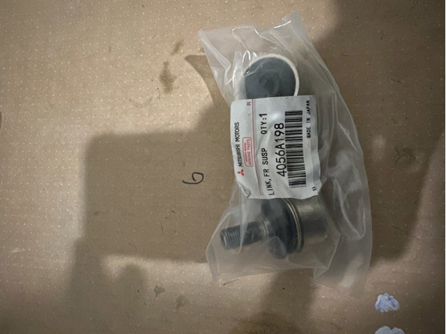 Стійка стабілізатора, переднього, ліва 4056A198 MITSUBISHI