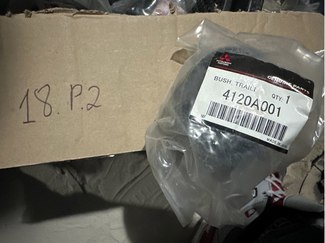 Сайлентблок заднього поздовжнього нижнього важеля 4120A001 MITSUBISHI