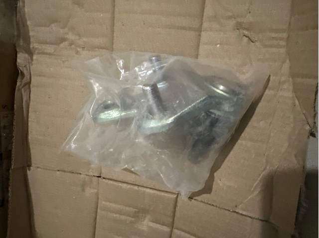 Кульова опора, нижня, ліва 4334009140 TOYOTA
