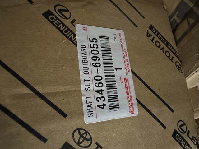Привід правий 4346069055 TOYOTA