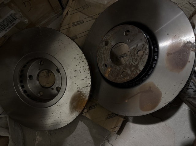 Диск переднього гальма 4351622010 TOYOTA