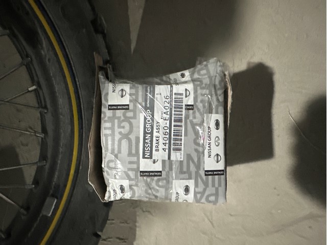 Гальмівні колодки гальма стоянки 44060EA026 NISSAN