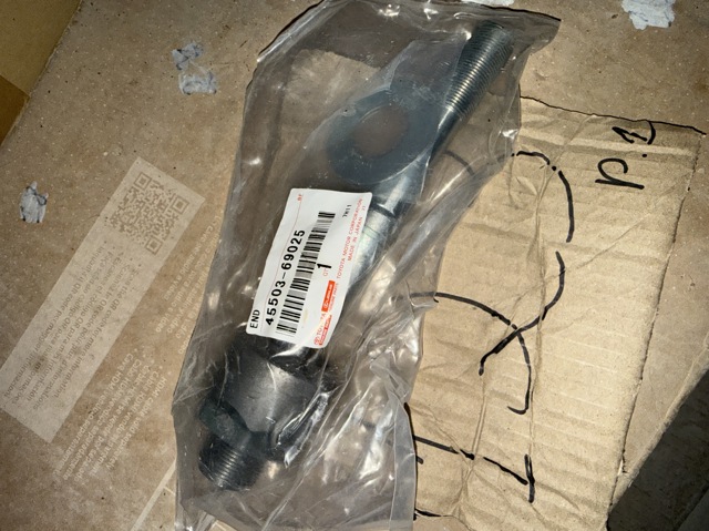 Тяга рульова 4550369025 TOYOTA