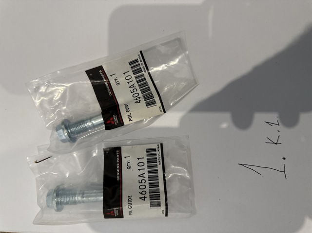 Направляюча супорту переднього, нижня 4605A101 MITSUBISHI
