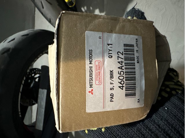 Колодки гальмівні передні, дискові 4605A472 MITSUBISHI