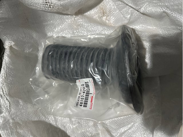 Пильник амортизатора переднього 4815742010 TOYOTA