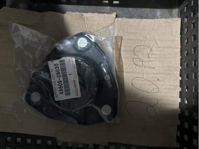 Опора амортизатора 4860908030 TOYOTA
