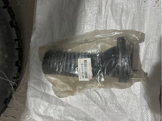 Подушка амортизатора заднього, правого 4875033070 TOYOTA