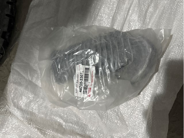 Подушка амортизатора заднього, правого 4875033072 TOYOTA