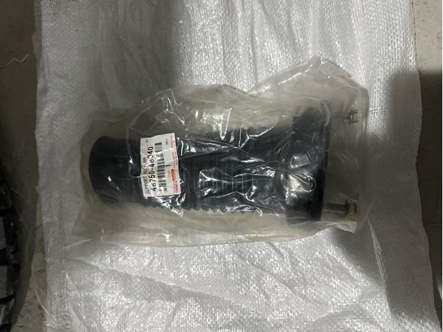 Опора пружини задньої правої 4875048040 TOYOTA