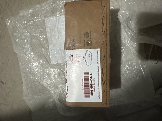 Колодки гальмові задні, дискові 4H6698451A VAG