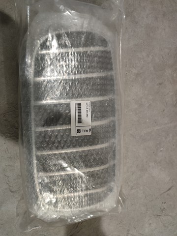 Решітка радіатора права 51137316062 BMW