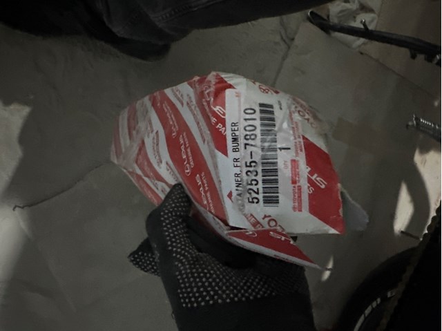 Кронштейн кріплення бампера переднього правий 5253578010 TOYOTA