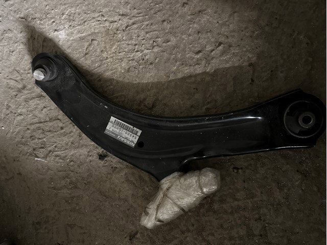Правий важіль передній нижній підвіски 54500JG000 NISSAN