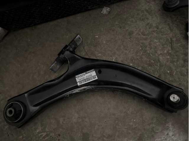 Правий важіль передній нижній підвіски 54500JG00B NISSAN