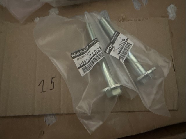 Болт переднього важеля, нижнього 545807S00B NISSAN