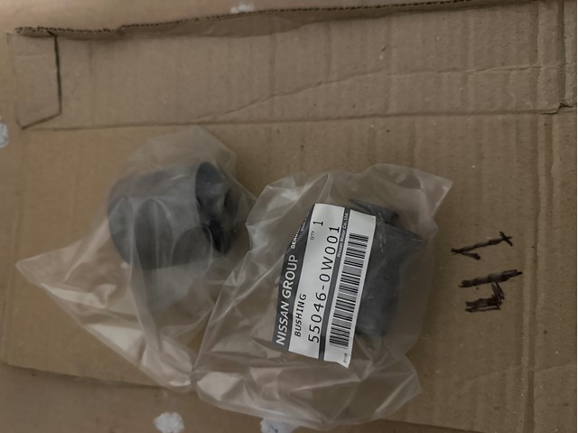 Сайлентблок задньої тяги 550460W001 NISSAN