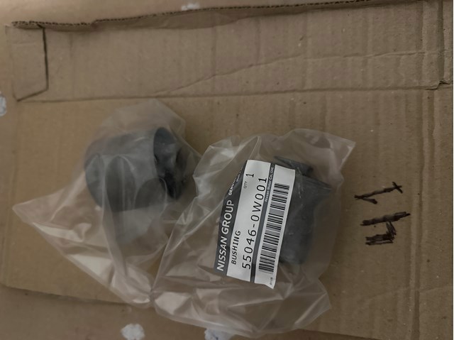 Сайлентблок задньої тяги 550460W001 NISSAN