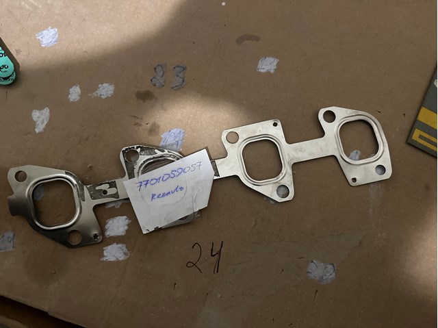 Прокладка випускного колектора 7701059057 RENAULT