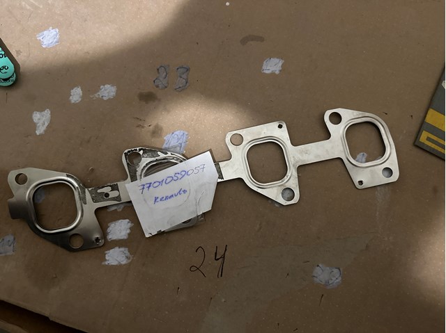 Прокладка випускного колектора 7701059057 RENAULT