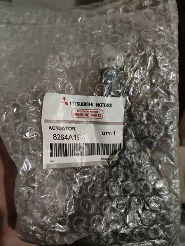 Сопло омивача фари передньої, правої 8264A194 MITSUBISHI