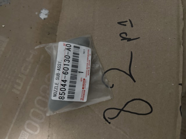 Накладка форсунки омивача фари передньої 8504460130A0 TOYOTA