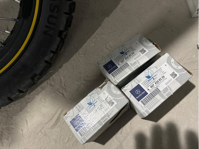 Задні дискові колодки A0074208220 MERCEDES
